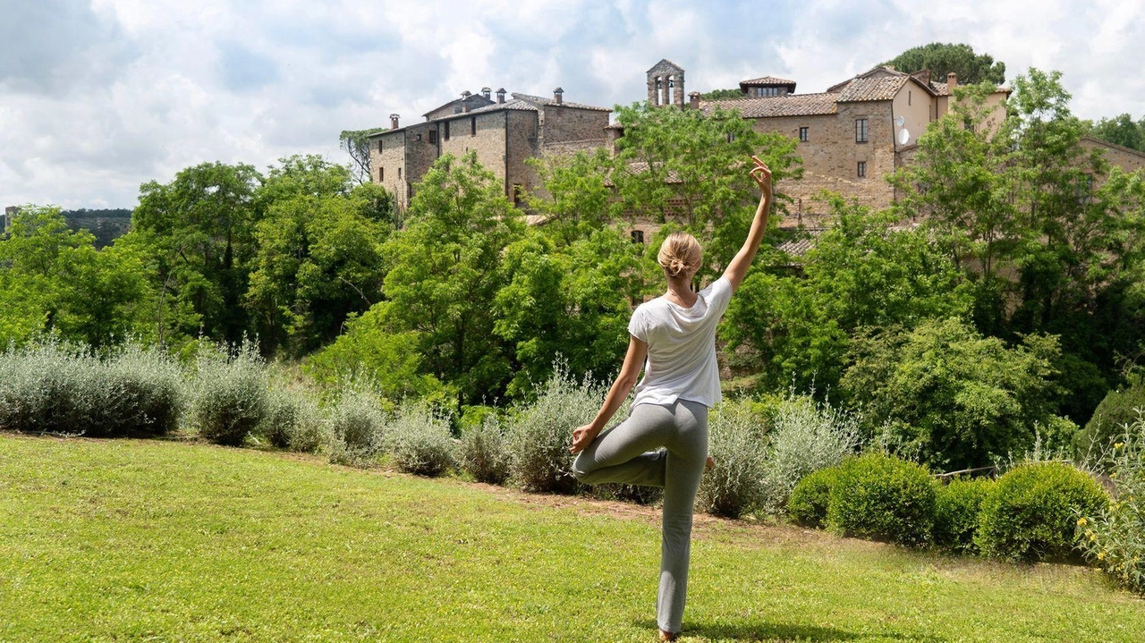 Il resort Castel Monastero riapre da oggi i battenti, a metà aprile toccherà al ristorante Contrada