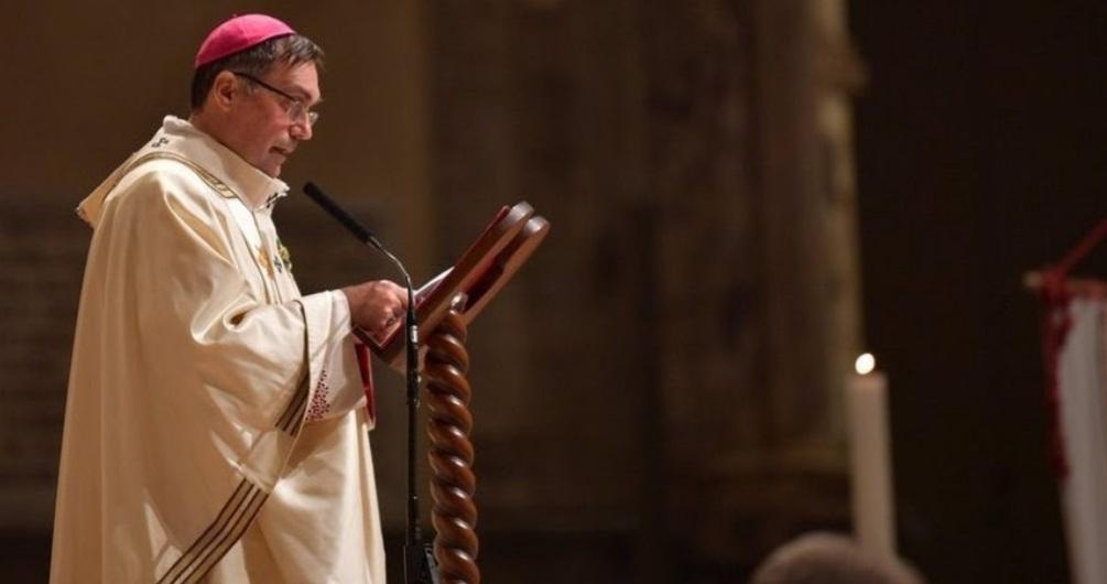 https://www.lanazione.it/image-service/view/acePublic/alias/contentid/MDIzNDc3ZTAtNzFhYy00/0/monsignor-gherardo-gambelli.jpeg