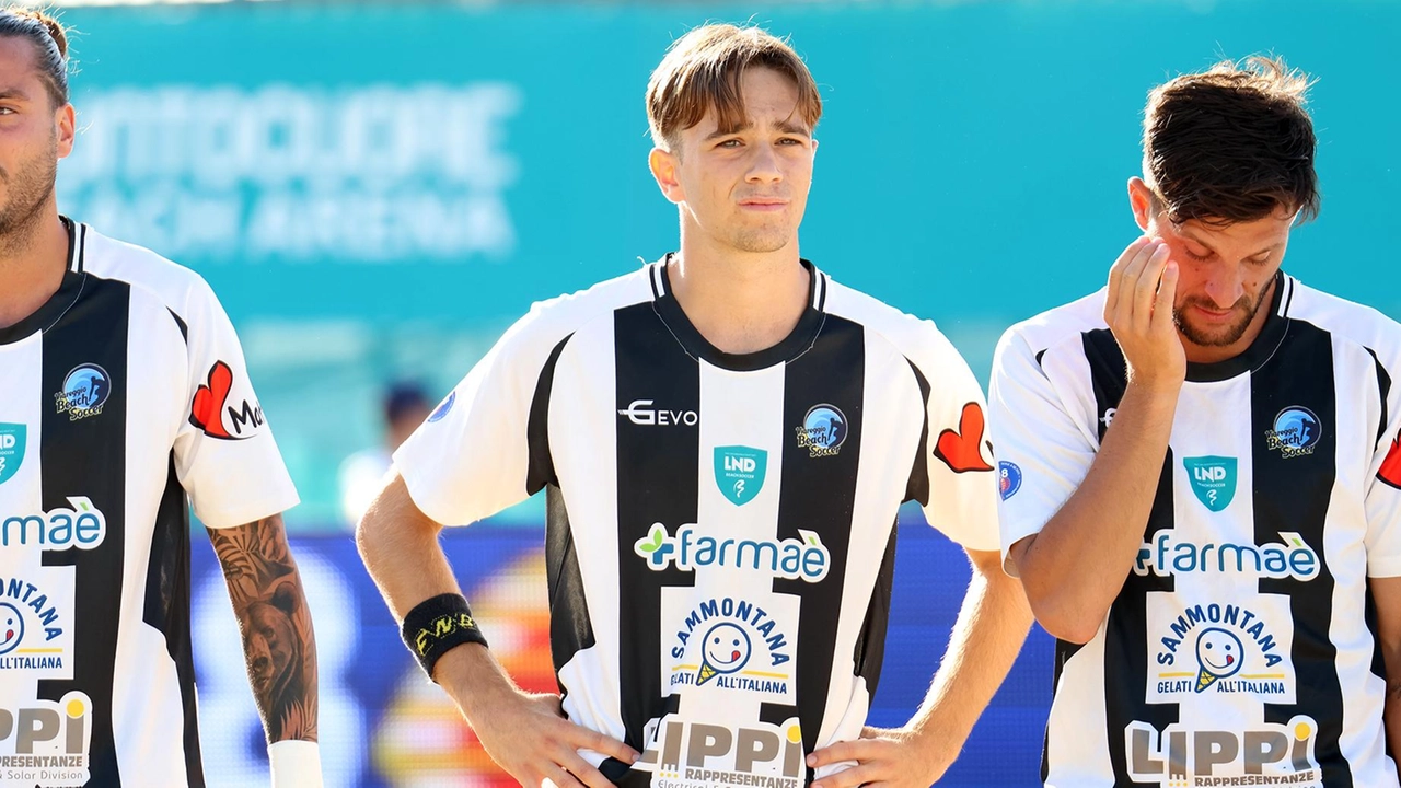 Emergenza totale per il Viareggio Beach Soccer nella terza tappa della Poule Scudetto della Serie A. A Tirrenia, dove affronteranno... Emergenza totale per il Viareggio Beach Soccer nella terza tappa della Poule Scudetto della Serie A. A Tirrenia, dove affronteranno...