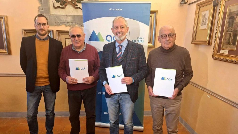 Da sinistra Giovanni Gentili (sindaco di Pitigliano), Ugo Lotti (sindaco di Sorano), Roberto Renai (presidente di AdF) e Mirco Morini (sindaco di Manciano) Da sinistra Giovanni Gentili (sindaco di Pitigliano), Ugo Lotti (sindaco di Sorano), Roberto Renai (presidente di AdF) e Mirco Morini (sindaco di Manciano)