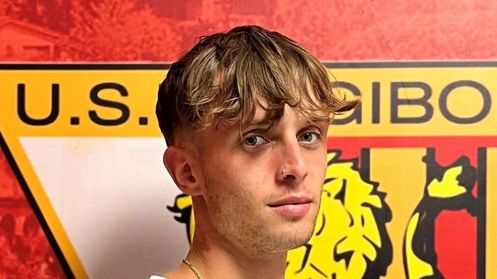 Nuovo innesto nella rosa del Poggibonsi. Arriva in giallorosso Simone Pippi (foto), classe 1999, caratteristiche da calciatore con propensione offensiva... Nuovo innesto nella rosa del Poggibonsi. Arriva in giallorosso Simone Pippi (foto), classe 1999, caratteristiche da calciatore con propensione offensiva...