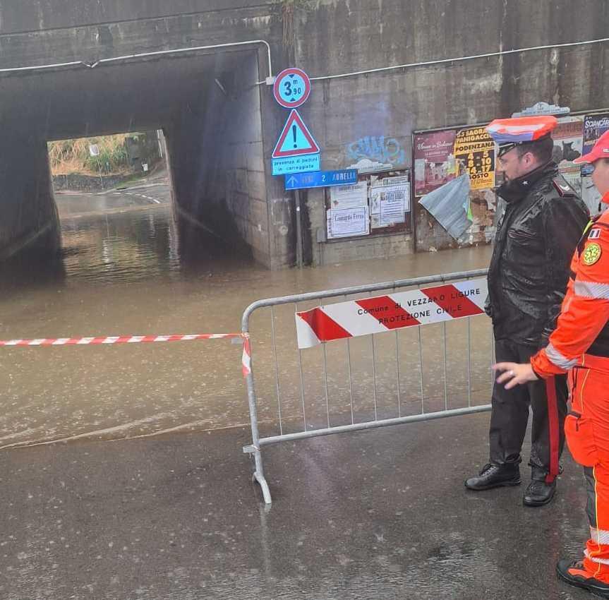 https://www.lanazione.it/image-service/view/acePublic/alias/contentid/MDJhZTMzNTAtNmI2Ny00/0/il-maltempo-si-e-gia-fatto-sentire-frana-a-arcola-e-sottopasso-allagato.jpeg?f=1.91:1&w=1200