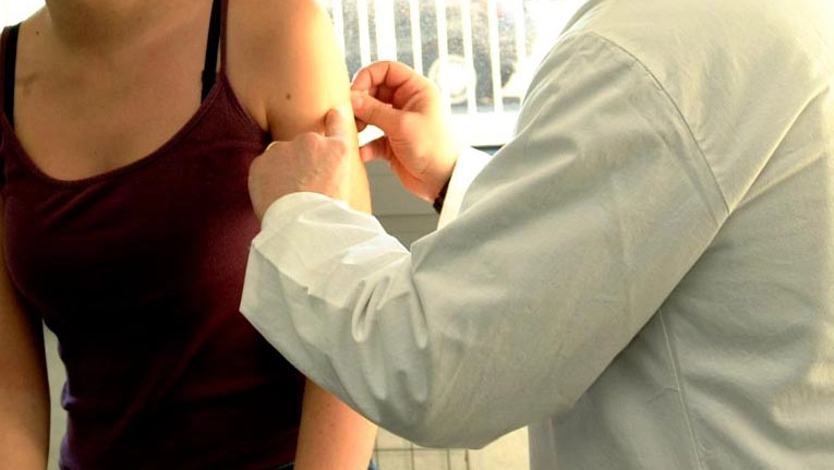 Una vaccinazione in corso (Foto di repertorio) Una vaccinazione in corso (Foto di repertorio)
