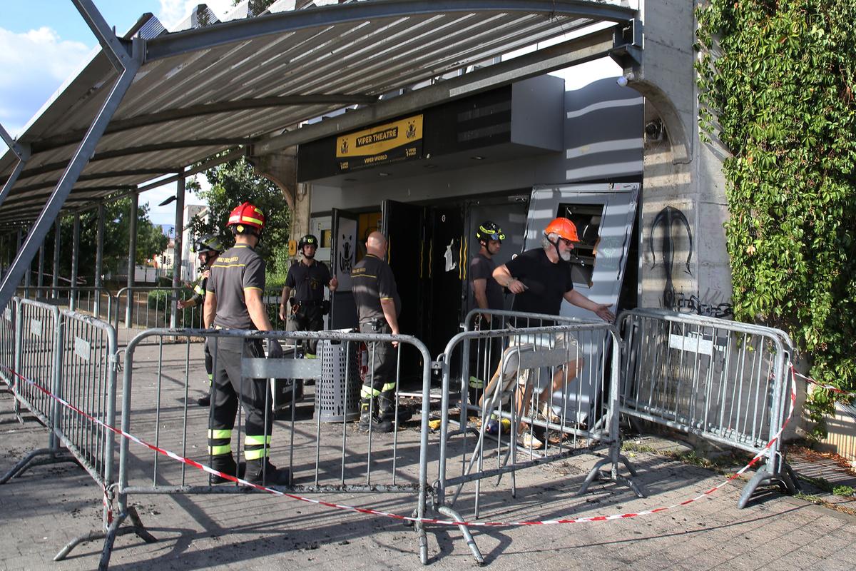 fumo contenuto e niente amianto arpat rassicura dopo l8217incendio al viper theatre