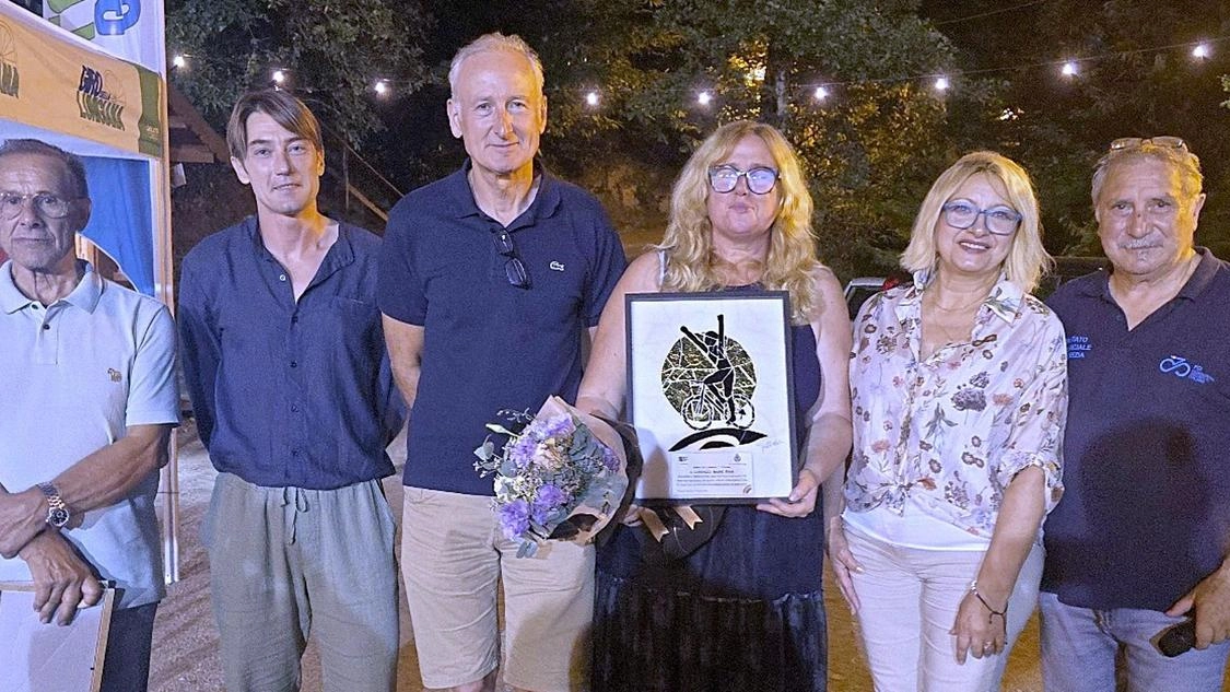 I genitori di Lorenzo Finn, Peter e Chiara Iperti, ritirano il premio I genitori di Lorenzo Finn, Peter e Chiara Iperti, ritirano il premio