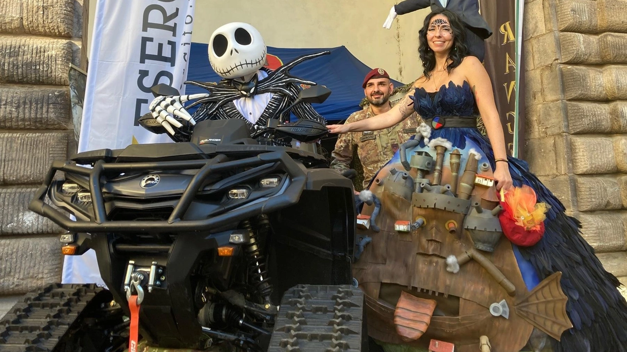 Qui sopra e in alto, due scorci del padiglione dell’Esercito a Lucca Comics & Games Qui sopra e in alto, due scorci del padiglione dell’Esercito a Lucca Comics & Games