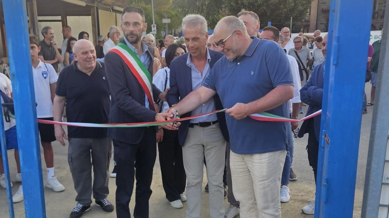 Il sindaco di Monteroni Gabriele Berni ha presenziato al taglio del nastro del campo sportivo ‘Lido Gagliardi’ Il sindaco di Monteroni Gabriele Berni ha presenziato al taglio del nastro del campo sportivo ‘Lido Gagliardi’