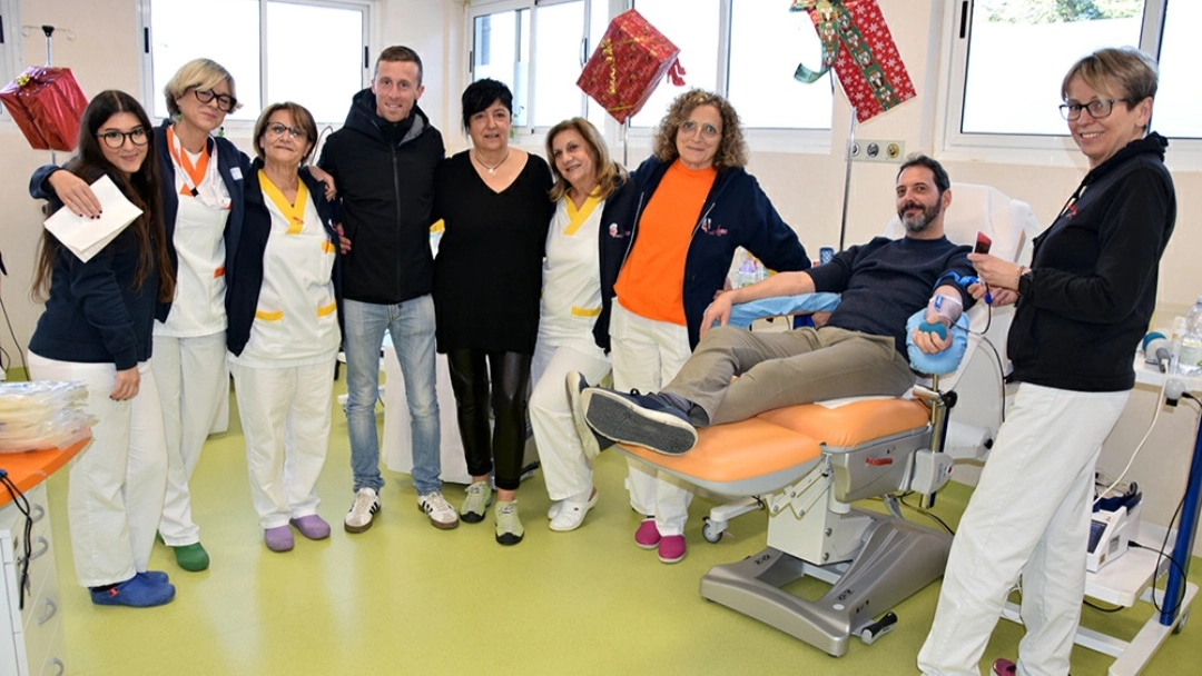 Siena, donazione di sangue collettiva con priori, capitani e fantini Siena, donazione di sangue collettiva con priori, capitani e fantini