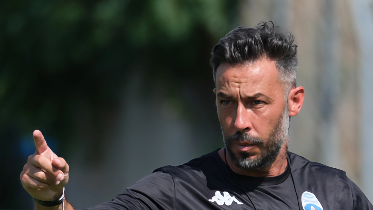 Marco Bonura, 45 anni, è reduce dalle esperienze professionali con Sangiovannese e Sansepolcro: è il candidato numero uno alla panchina aquilotta