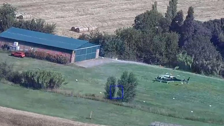 Un’immagine del video della Guardia di Finanza dove viene inquadrato uno dei mezzi incriminati Un’immagine del video della Guardia di Finanza dove viene inquadrato uno dei mezzi incriminati