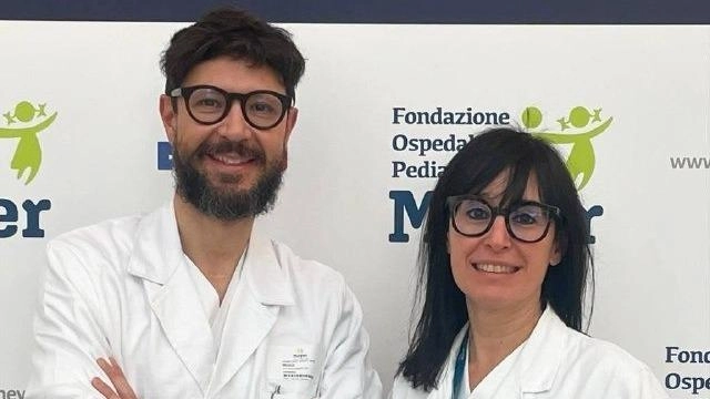 Il chirurgo-endoscopista Roberto Lo Piccolo e l’anestesista Elena Lenares del Meyer Il chirurgo-endoscopista Roberto Lo Piccolo e l’anestesista Elena Lenares del Meyer