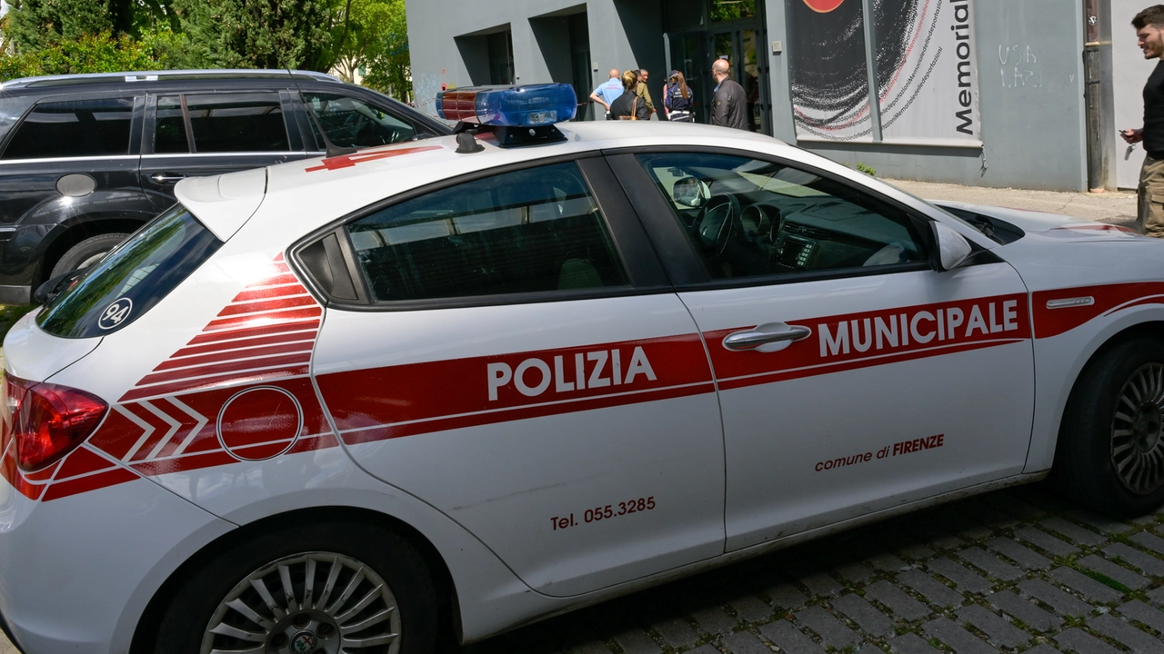 L'uomo è stato fermato dalla polizia locale (Fotocronache Germogli)