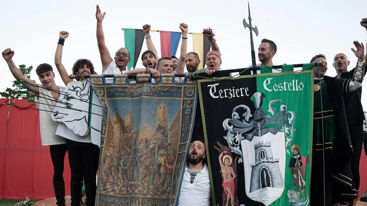 Città della Pieve, lo spettacolo è andato in scena seppur con qualche modifica forzata al programma causa maltempo. Trionfano i neroverdi. Città della Pieve, lo spettacolo è andato in scena seppur con qualche modifica forzata al programma causa maltempo. Trionfano i neroverdi.