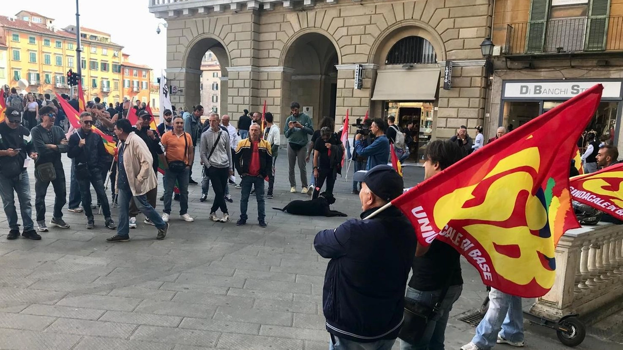 Lavoratori di Geofor a Pisa denunciano pressioni, straordinari illegittimi e mezzi pericolosi. Scioperi per protestare contro il servilismo delle amministrazioni locali. Lavoratori di Geofor a Pisa denunciano pressioni, straordinari illegittimi e mezzi pericolosi. Scioperi per protestare contro il servilismo delle amministrazioni locali.