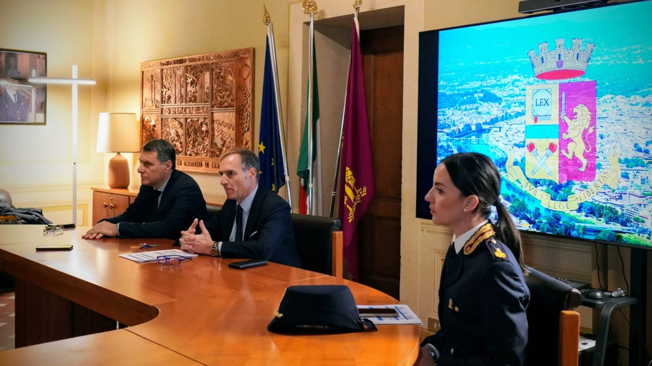 Conferenza stampa in Questura a Firenze per il bilancio 2024 sui dati della criminalità. Presente il questore Fausto Lamparelli Conferenza stampa in Questura a Firenze per il bilancio 2024 sui dati della criminalità. Presente il questore Fausto Lamparelli