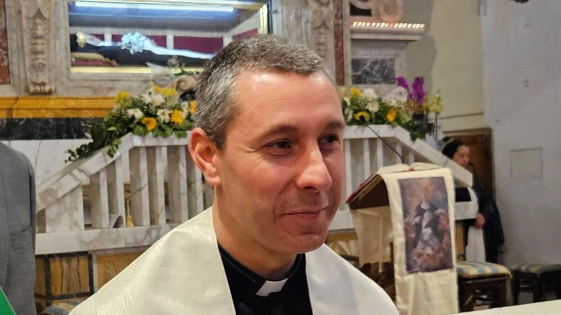 Don Domenico Zafarana, parroco di Montepulciano,. sabato, dalle 18, nel Santuario di Sant’Agnese, festeggia quindici anni dall’ordinazione presbiteriale: la comunità si riunirà attorno al giovane sacerdote Don Domenico Zafarana, parroco di Montepulciano,. sabato, dalle 18, nel Santuario di Sant’Agnese, festeggia quindici anni dall’ordinazione presbiteriale: la comunità si riunirà attorno al giovane sacerdote