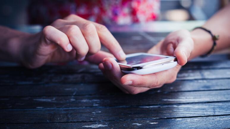 https://www.lanazione.it/image-service/view/acePublic/alias/contentid/MDM0ZDNkZmUtNmI5Yy00/0/truffa-telefonica.jpeg?f=16:9&w=1200&h=630