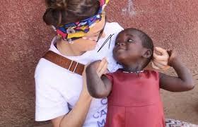 Un’ostetrica eugubina in Congo. Il cuore di Sara per i bimbi africani