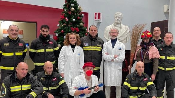 Dall’alto a sinistra: vigili del fuoco, Misericordia,. Idee in cammino e 08 Lari Odv Dall’alto a sinistra: vigili del fuoco, Misericordia,. Idee in cammino e 08 Lari Odv