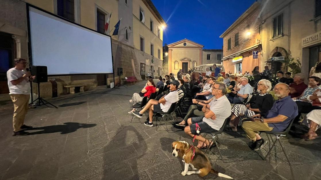 Che festa col cinema ‘porta a porta’. Lo regala un furgone in Valdichiana