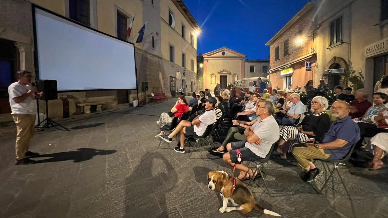 Nei comuni del Senese si assiste al film seduti comodamente all’aperto