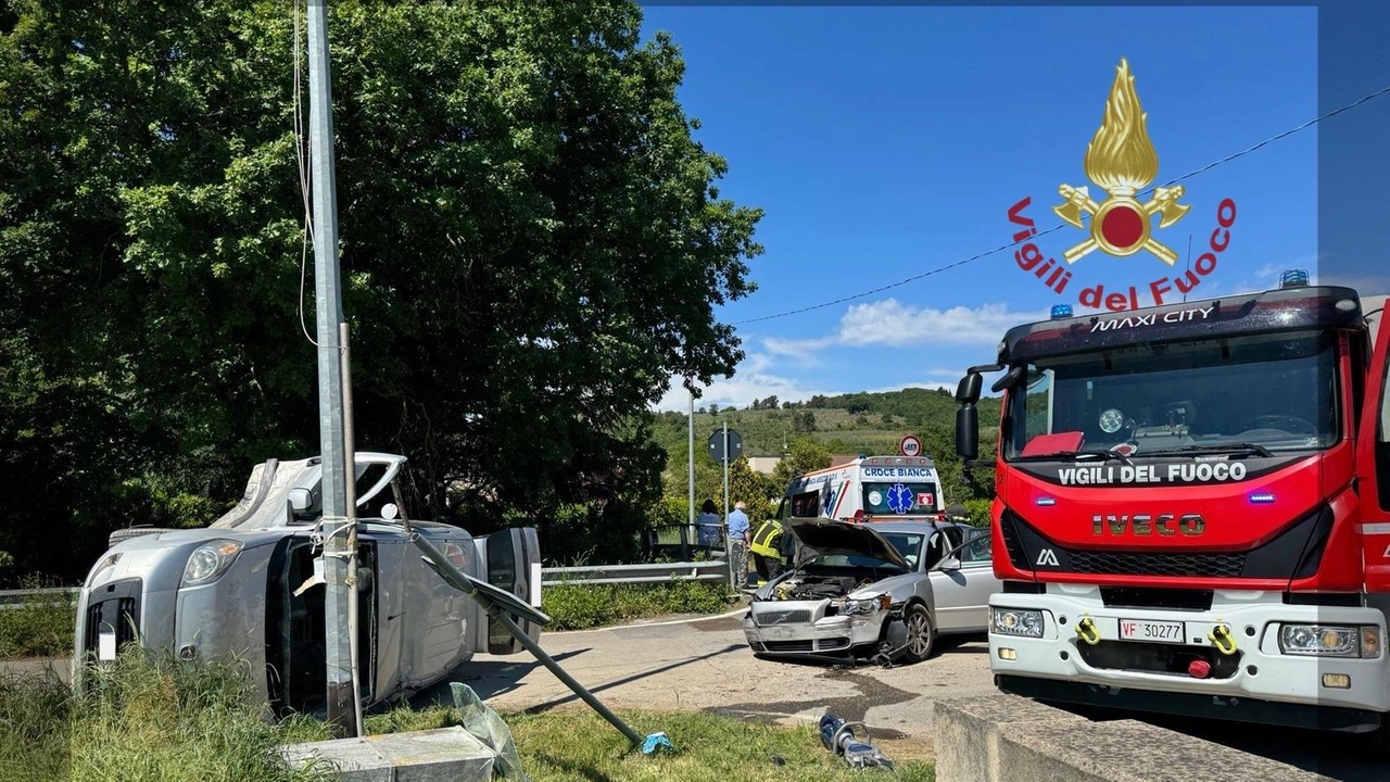 Incidente stradale a San Firenze, frazione di Arezzo Incidente stradale a San Firenze, frazione di Arezzo