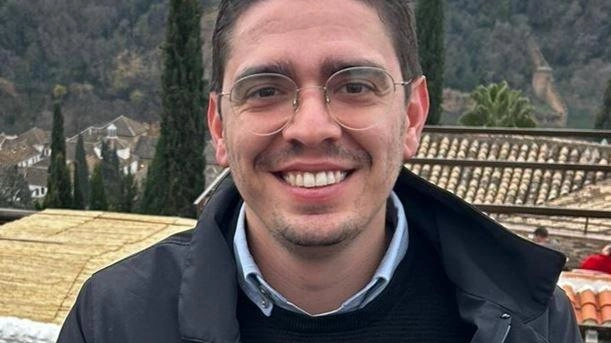 Il neo coordinatore comunale di Fratelli d’Italia, Matteo Petrini, lancia l’allarme sull’accoprpamento di classi alla scuola elementare di Colle di Compito