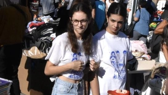 Il "Mercatino dei Ragazzi" a Grosseto raccoglie fondi per un laser a Co2 per la cura dei tumori della pelle. Organizzato dal Comitato per la Vita, coinvolge alunni delle elementari e medie. Anche quest'anno ci sarà l'Isola Ecologica e la "Fiera della solidarietà". Il "Mercatino dei Ragazzi" a Grosseto raccoglie fondi per un laser a Co2 per la cura dei tumori della pelle. Organizzato dal Comitato per la Vita, coinvolge alunni delle elementari e medie. Anche quest'anno ci sarà l'Isola Ecologica e la "Fiera della solidarietà".