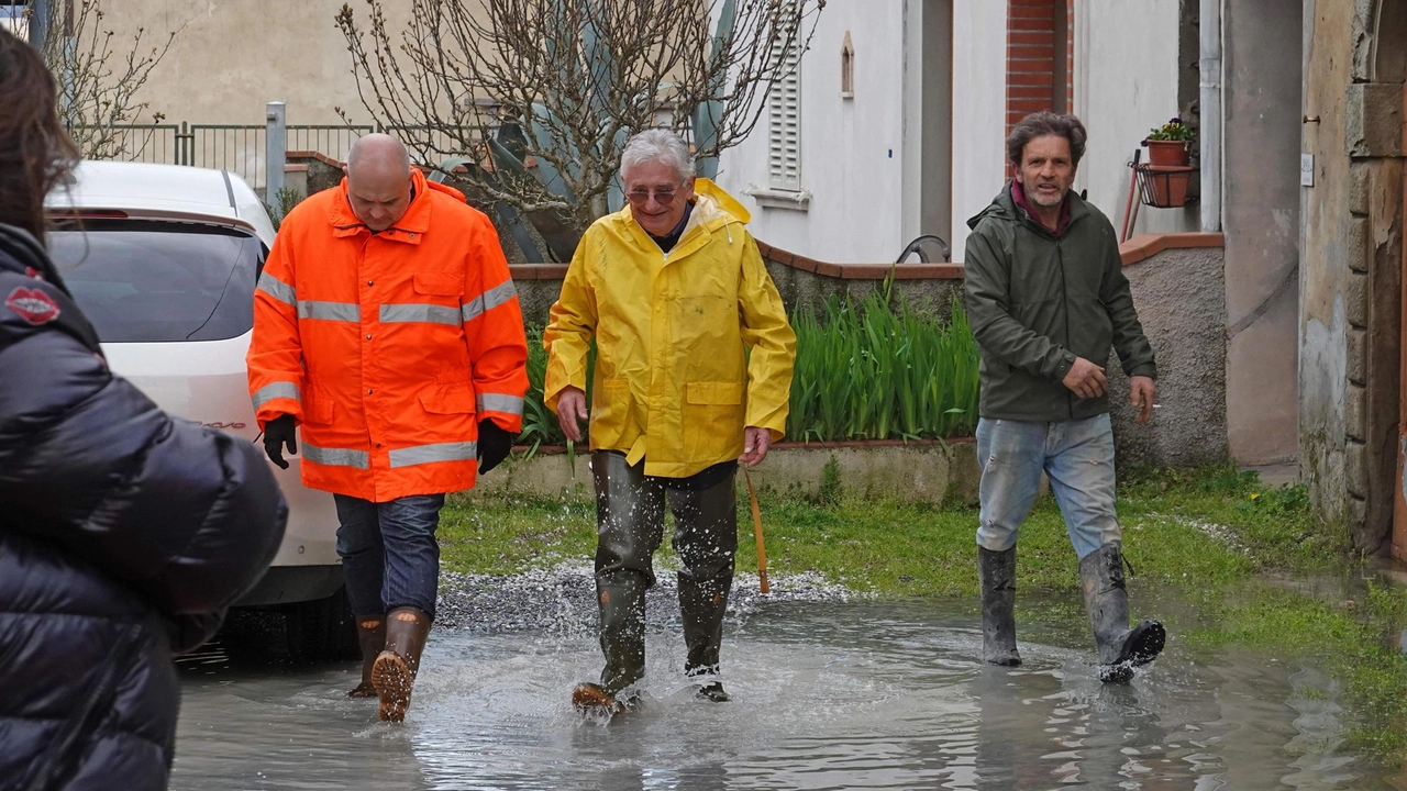 Il fosso Quadrelli non ha contenuto la pioggia: c’è stato un effetto domino. La richiesta al sindaco: "Serve un progetto che coinvolga anche Pistoia". .