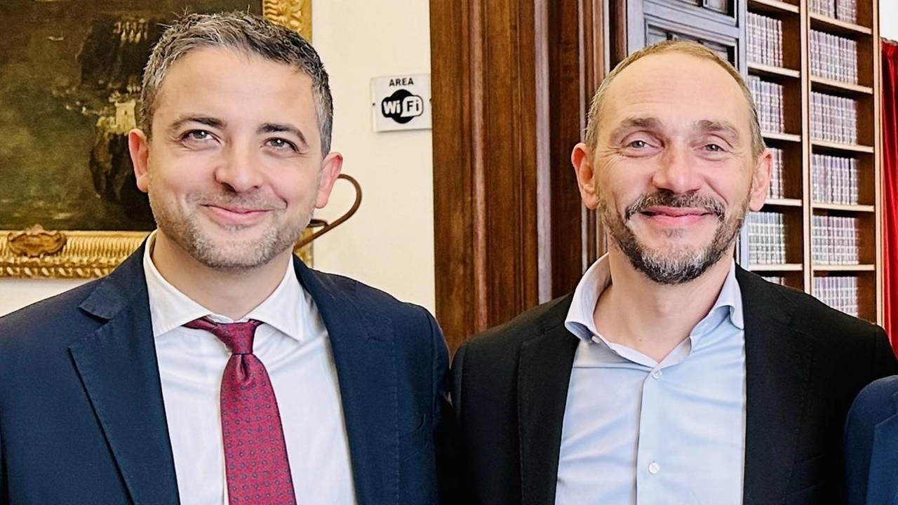 Il deputato Pd Marco Furfaro e il segretario regionale Emiliano Fossi: «. Permessi di soggiorno, da Prato segnale forte di unità e concretezza» Il deputato Pd Marco Furfaro e il segretario regionale Emiliano Fossi: «. Permessi di soggiorno, da Prato segnale forte di unità e concretezza»