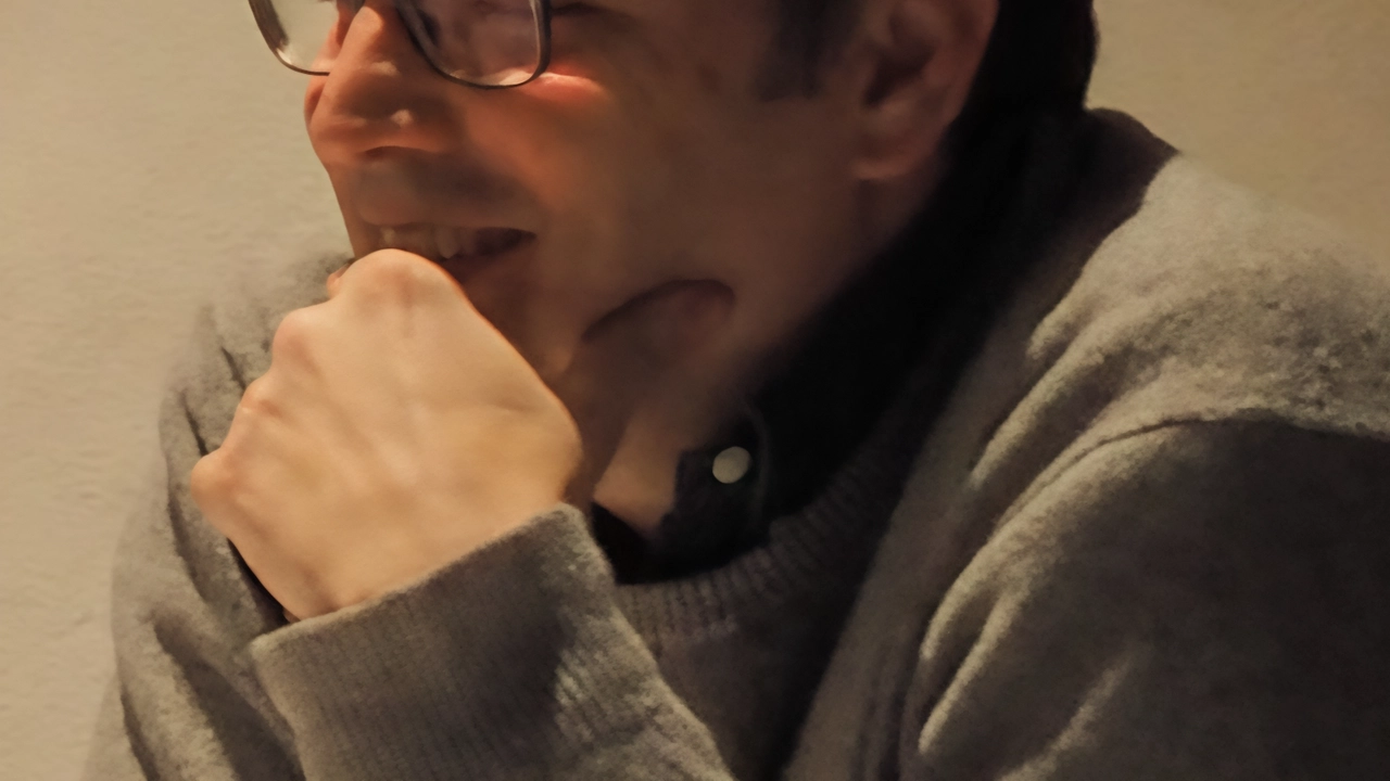 Riccardo Bruni, scrittore, giornalista e collaboratore de La Nazione, ha firmato il terzo giallo con protagonista l’investigatore privato Dante Baldini Riccardo Bruni, scrittore, giornalista e collaboratore de La Nazione, ha firmato il terzo giallo con protagonista l’investigatore privato Dante Baldini