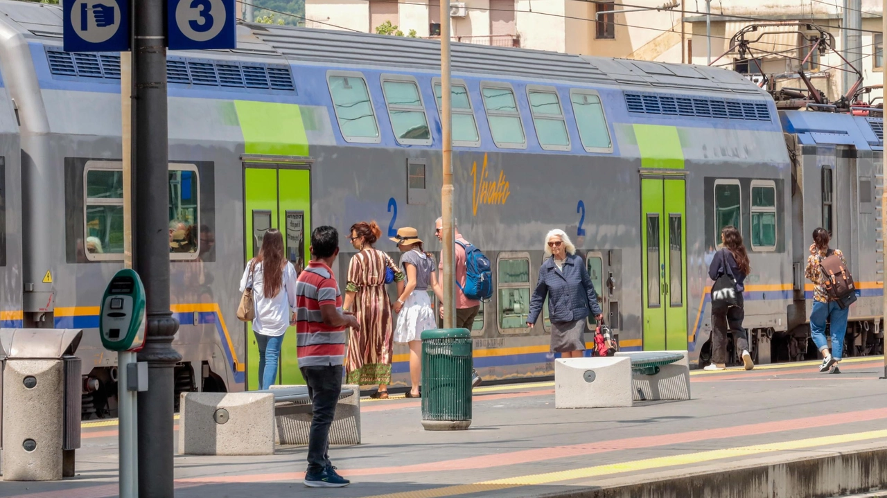 Tra i pendolari è sempre alta la guardia sui problemi dei treni Tra i pendolari è sempre alta la guardia sui problemi dei treni