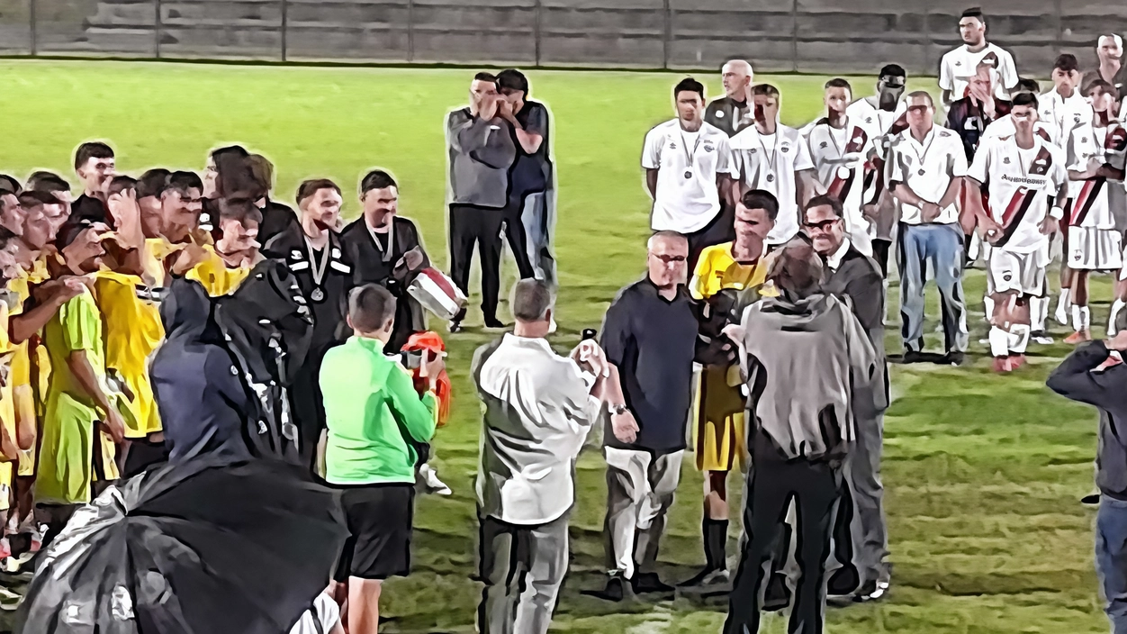 Il momento della premiazione dei biturgensi al termine del match al Bernicchi