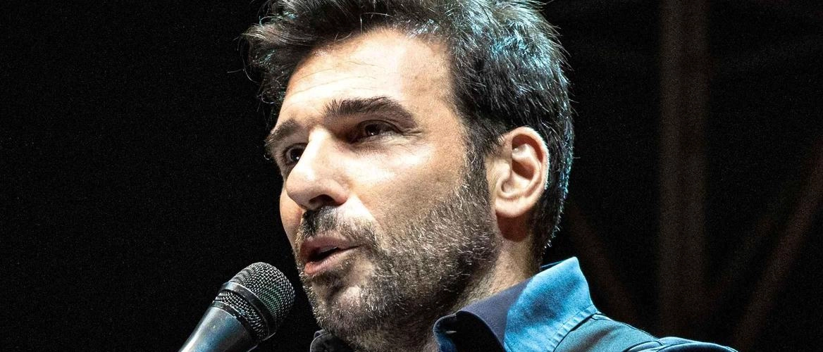 Palcoscenici stellati. Leo porta in piazza ’Ti racconto una storia’
