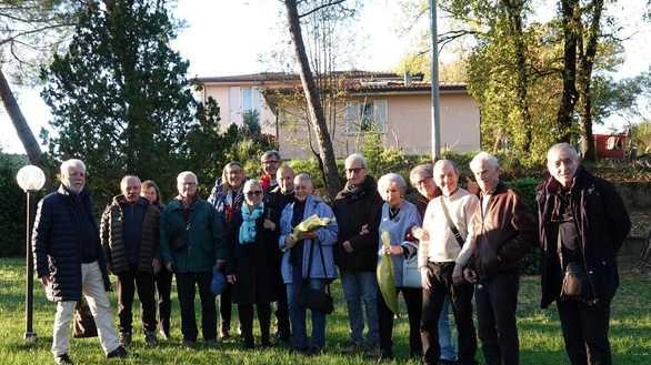 A 55 anni dall’ultima campanella si ritrovano per una cena di classe. Sono gli ex compagni di scuola diplomati nel... A 55 anni dall’ultima campanella si ritrovano per una cena di classe. Sono gli ex compagni di scuola diplomati nel...