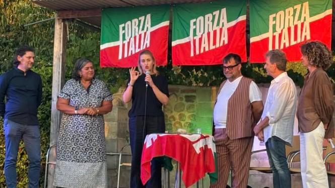 https://www.lanazione.it/image-service/view/acePublic/alias/contentid/MDNjYWVjMTktN2YxNi00/0/la-rotta-azzurra-per-le-regionali-lanciamo-la-sfida-alle-opposizioni.jpeg?f=16:9&w=1200&h=630
