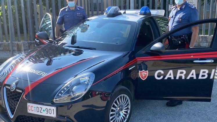 L'incubo dei furti continua a tormentare le frazioni eugubine, con nuovi episodi a Torre Calzolari. Rubati oro e fuciliera, carabinieri intensificano i controlli. Paura crescente tra i residenti. L'incubo dei furti continua a tormentare le frazioni eugubine, con nuovi episodi a Torre Calzolari. Rubati oro e fuciliera, carabinieri intensificano i controlli. Paura crescente tra i residenti.