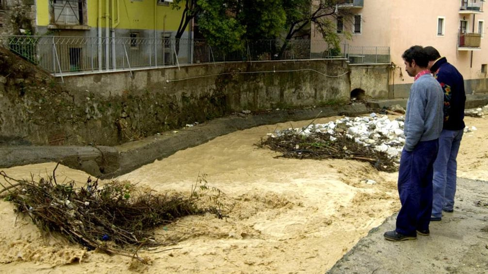 Quando l’acqua diventa ’ribelle’. I torrenti Carrione e Parmignola. Quel difficile legame con la città