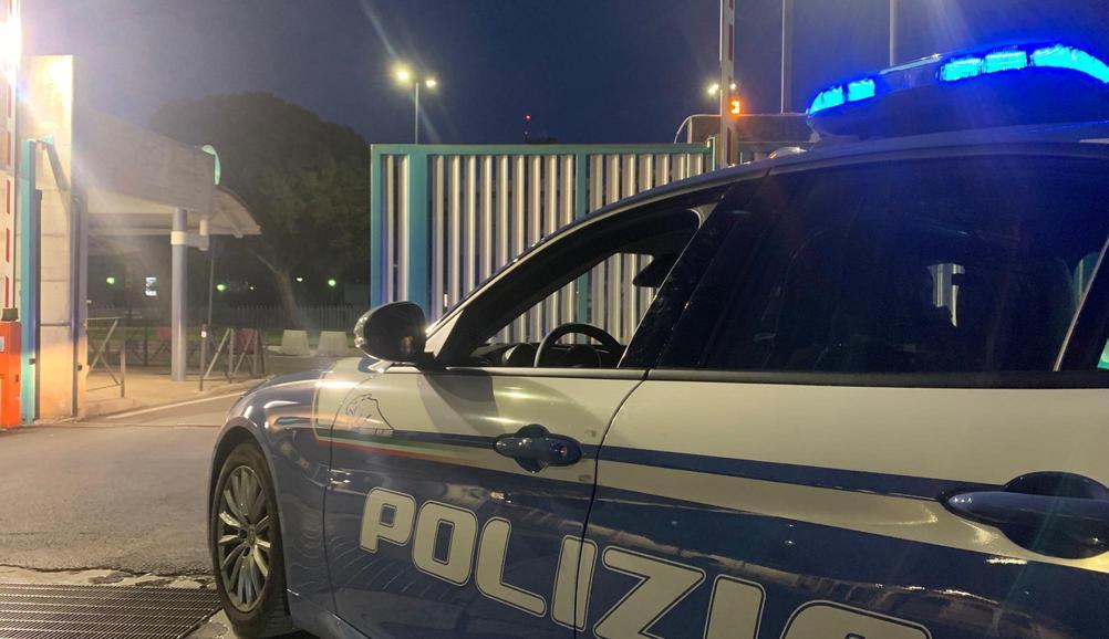 https://www.lanazione.it/image-service/view/acePublic/alias/contentid/MDNlY2ZlNmYtOWM3NC00/0/prova-a-strangolarla-arrestato-laggressione-davanti-ai-figli-al-culmine-di-una-lite-violenta.jpeg