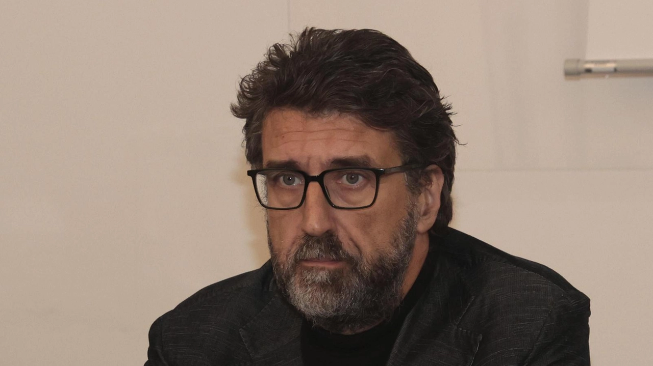 La maggioranza lavora all’addio, l’opposizione va all’attacco. Palazzo pubblico intanto non rinnova e proroga la convenzione.