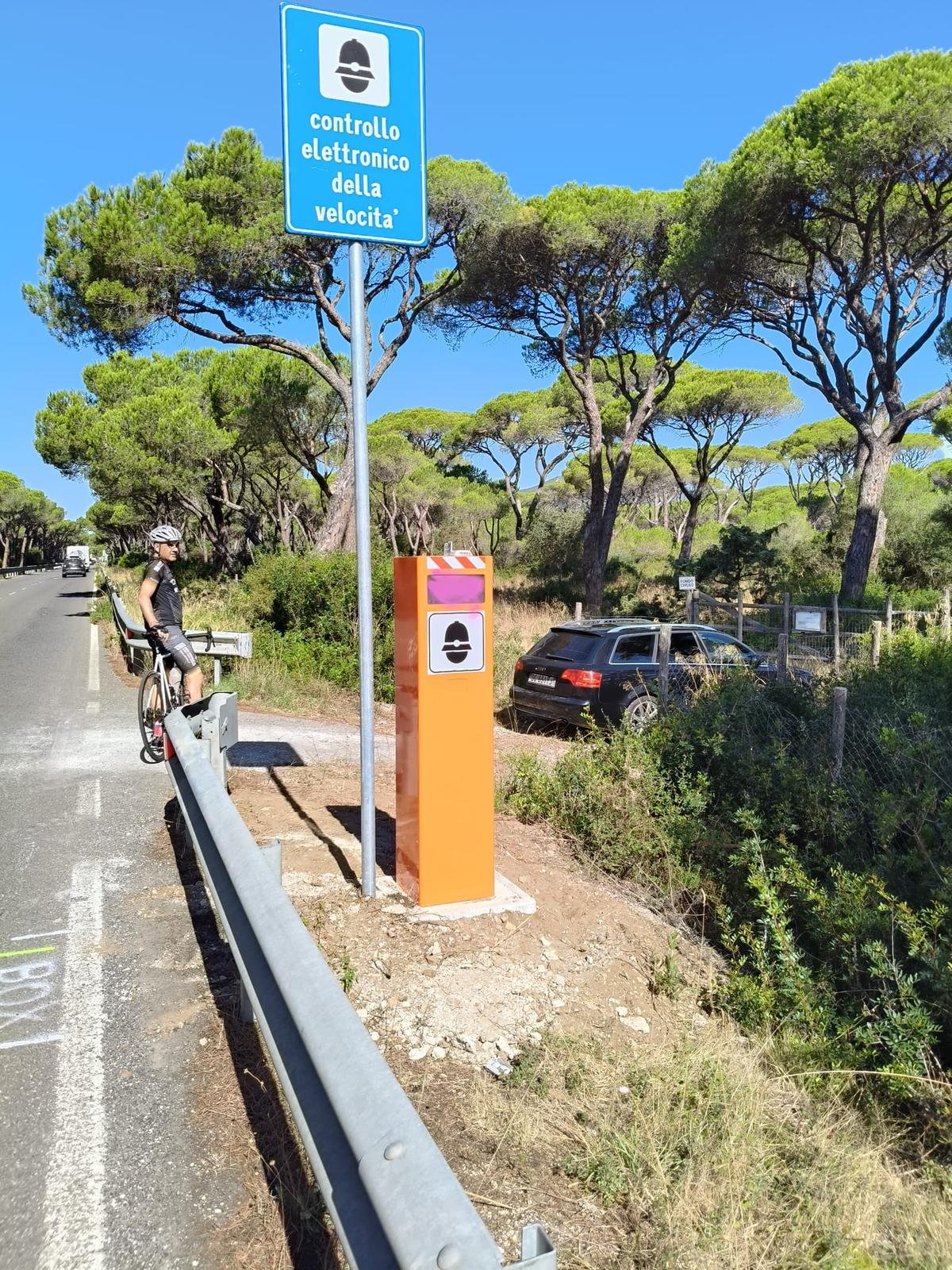 Atti vandalici e giovani scatenati. Autovelox oscurato con la vernice, vetro sfondato per evitare controlli Atti vandalici e giovani scatenati. Autovelox oscurato con la vernice, vetro sfondato per evitare controlli
