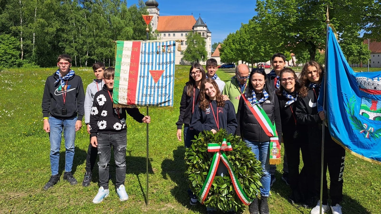 Gli studenti durante il pellegrinaggio Gli studenti durante il pellegrinaggio