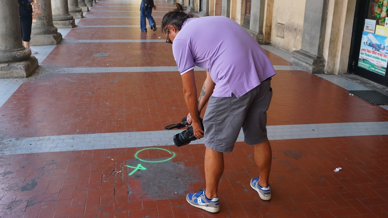 Il luogo dell’agguato a colpi di pistola sotto i portici del centro a Montevarchi Il luogo dell’agguato a colpi di pistola sotto i portici del centro a Montevarchi