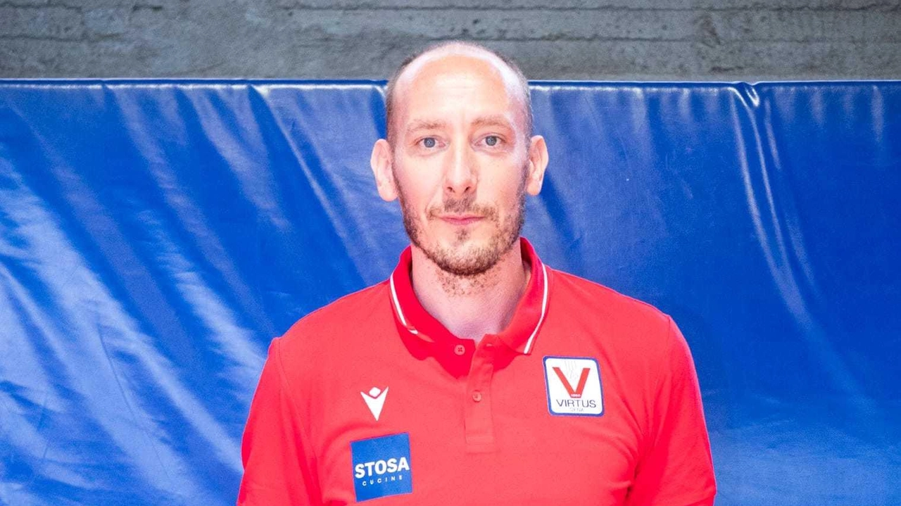 Domani pomeriggio alle 17 partirà ufficialmente l’avventura della nuova Stosa Virtus 2025/26. Squadra e staff (nella foto coach Evangelisti) si... Domani pomeriggio alle 17 partirà ufficialmente l’avventura della nuova Stosa Virtus 2025/26. Squadra e staff (nella foto coach Evangelisti) si...
