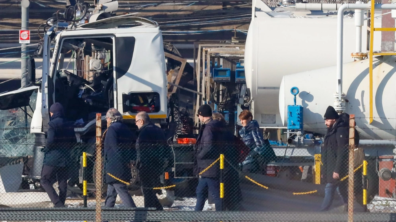 Uno dei sopralluoghi svolti nel sito Eni a Calenzano dopo l’esplosione dello scorso 9 dicembre (FotocronacheGermogli) Uno dei sopralluoghi svolti nel sito Eni a Calenzano dopo l’esplosione dello scorso 9 dicembre (FotocronacheGermogli)