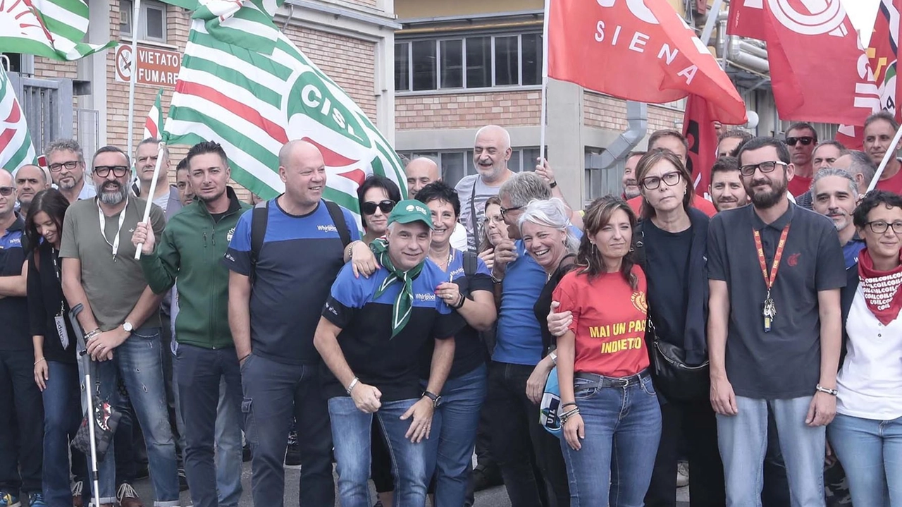 Il presidio davanti al sito Beko di Siena Il presidio davanti al sito Beko di Siena