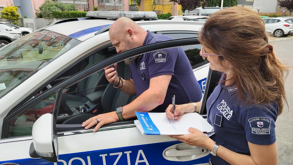 Truffa dello specchietto, scoperto e denunciato