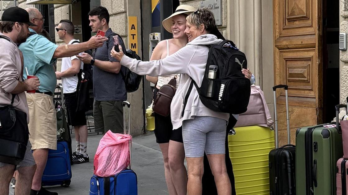 https://www.lanazione.it/image-service/view/acePublic/alias/contentid/MDQ1ZTlkNDgtYzExNS00/0/affitti-brevi-quattromila-alloggi-sul-mercato.jpeg?f=16:9&w=1200&h=630