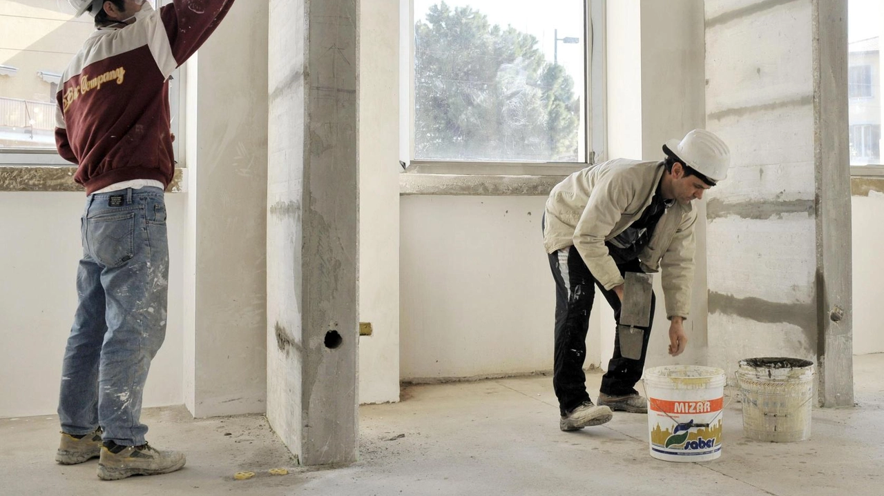 Il 37% delle imprese artigiane attive si occupa di costruzioni, ristrutturazioni o servizi collaterali Il 37% delle imprese artigiane attive si occupa di costruzioni, ristrutturazioni o servizi collaterali