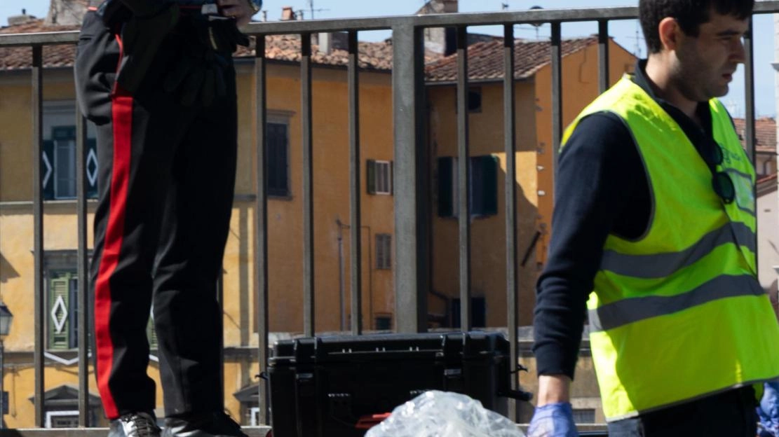 Sarebbe caduto da solo, probabilmente in stato di alterazione dovuto ai fumi dell’alcol, il giovane tunisino di 23 anni trovato...